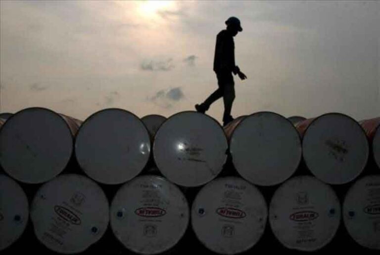 Cae por debajo de los $28 dólares el barril de Brent y podría seguir cayendo aún más con la llegada de Irán al Mercado nuevamente.