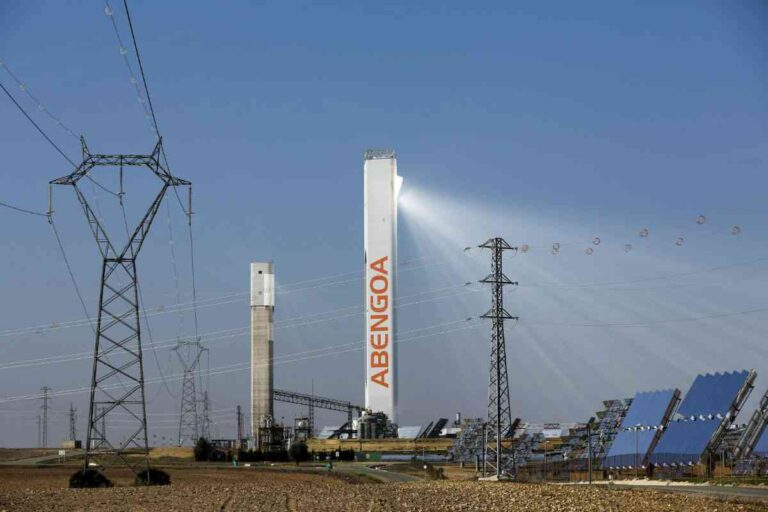 Abengoa registra pérdidas de hasta 1.213 millones en el 2015