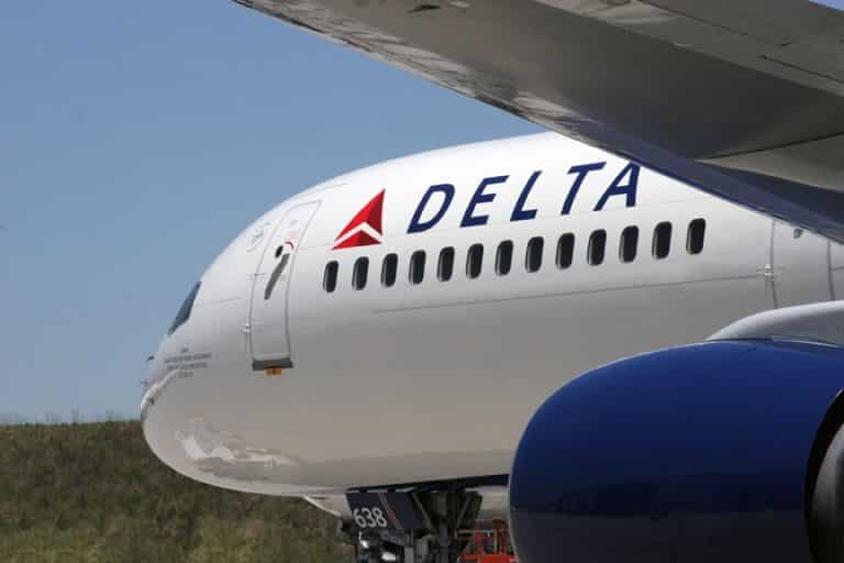 Problemas de software provocan cancelación de 300 vuelos de Delta Airlines