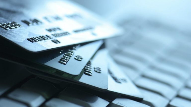 Dinosaurios economicos contra las nuevas generaciones de financiacion