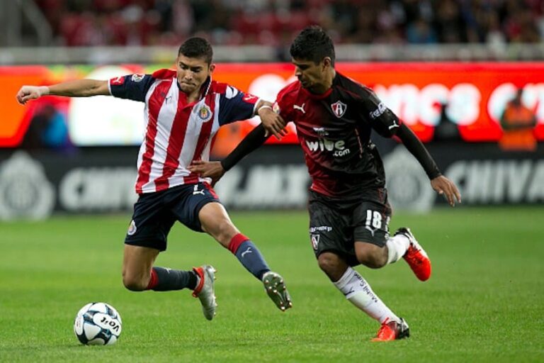 Chivas se lleva el clásico tapatío 2-1 sobre el Atlas