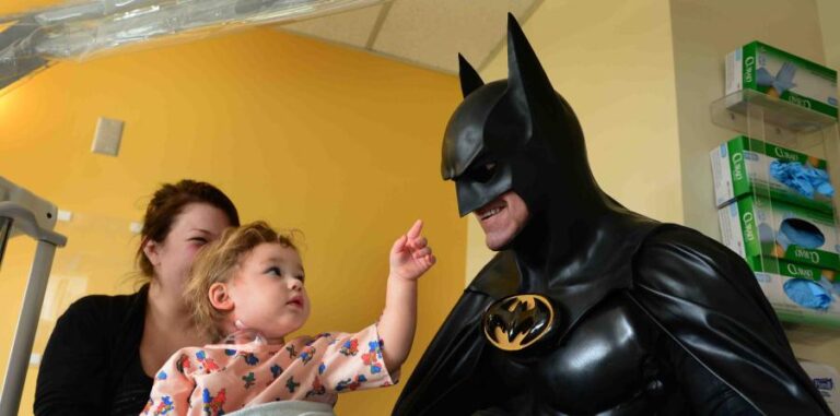 La alegría de los niños se las regala Batman